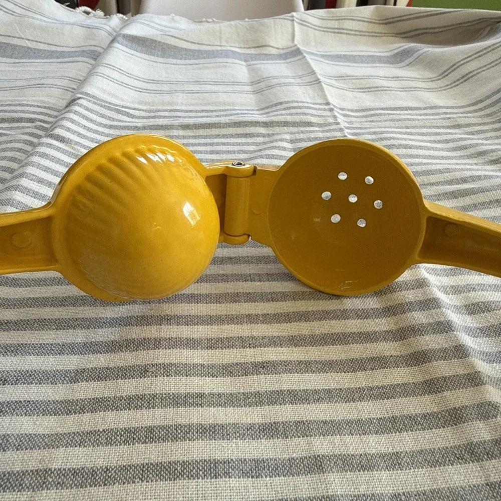 Manual Citrus Juicer Yellow Lemon Lime Hinged Vintage